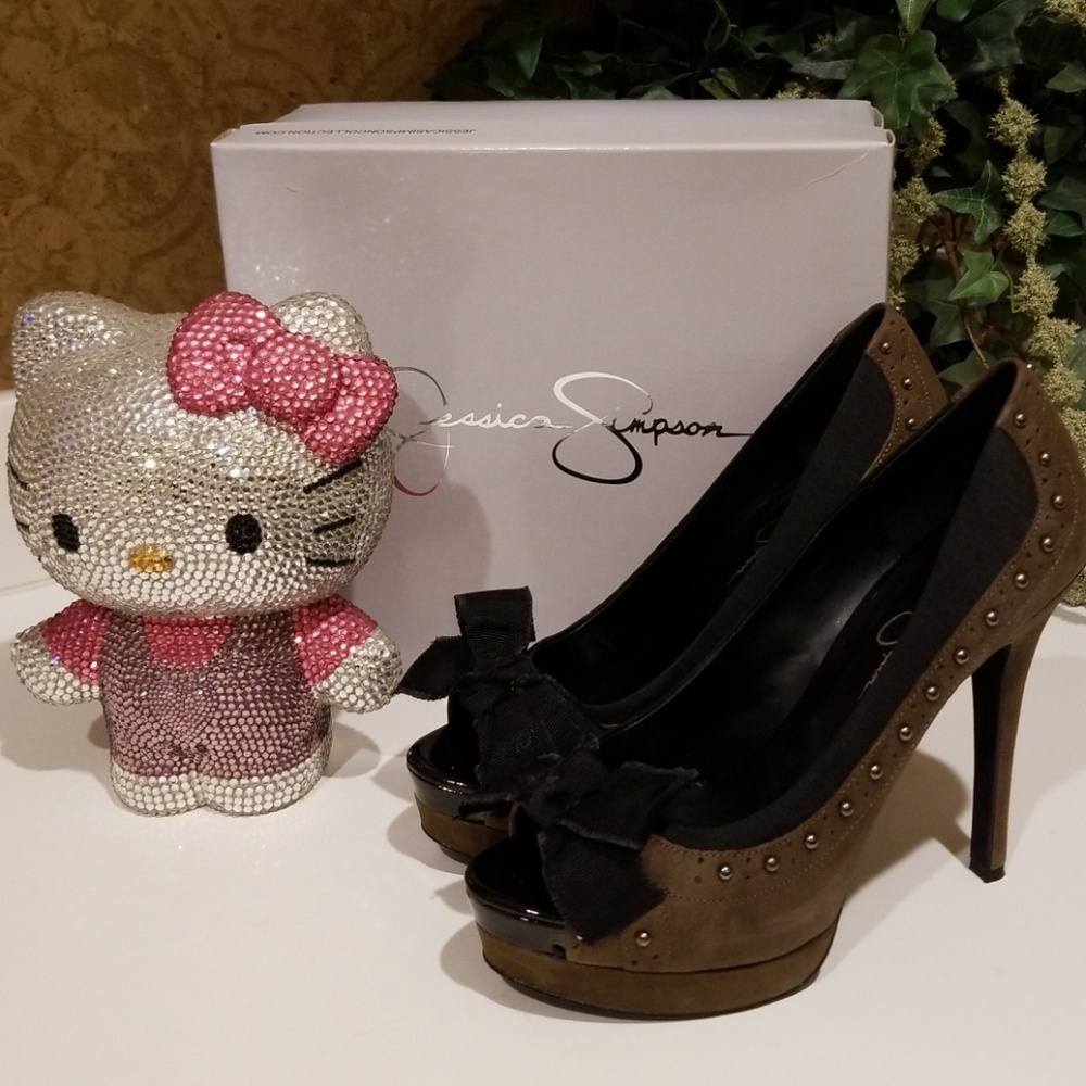 Jessica Simpson JS-Eastern Nubuck Shoes